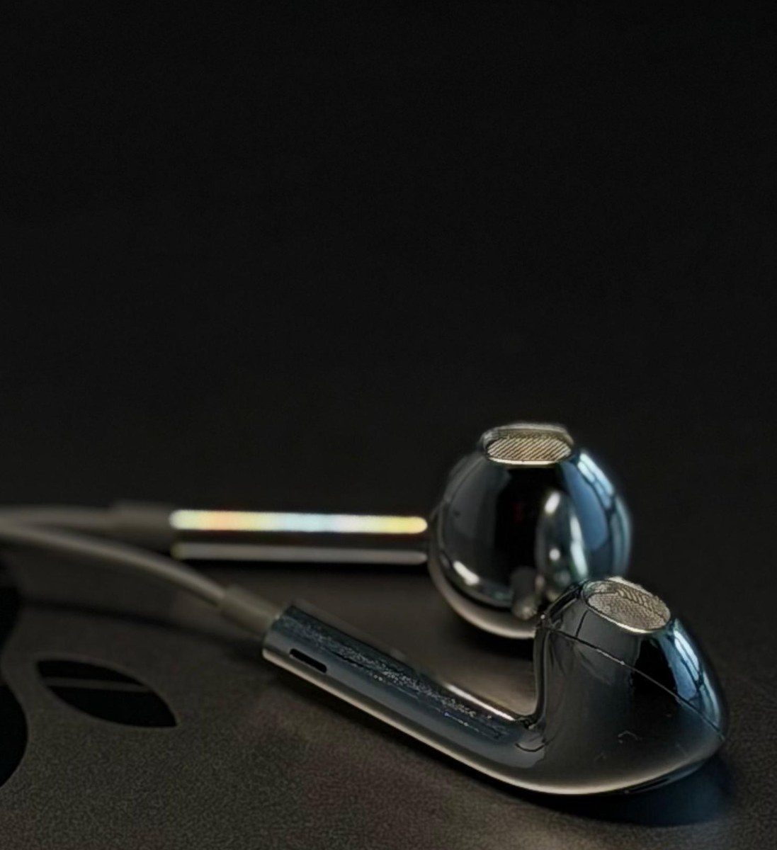 KROM earphones detail